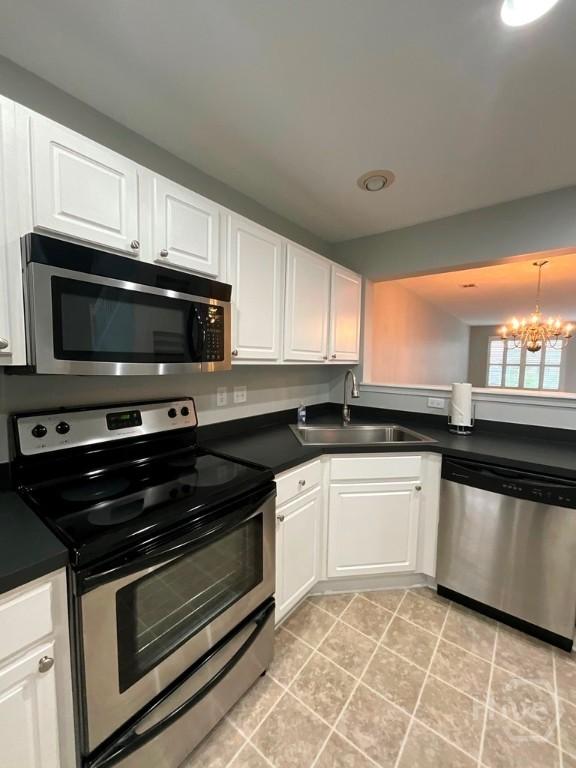 230 Opus Ct, Pooler, GA 31322 - kitchen featuring appliances with stainless steel finishes, a chandelier, white cabinets, and recessed lighting