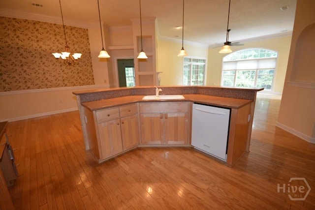 2 Jasmine Xing, Savannah, GA 31405 - kitchen with dishwasher, open floor plan, a ceiling fan, light wood-type flooring, and crown molding