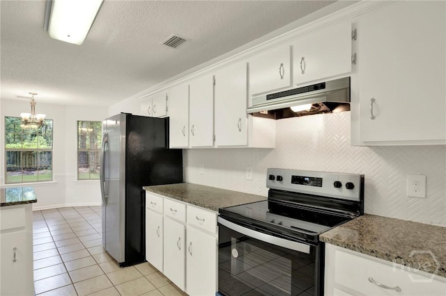 716 Greenwich Dr, Richmond Hill, GA 31324 - kitchen with appliances with stainless steel finishes, under cabinet range hood, a chandelier, white cabinetry, and tasteful backsplash