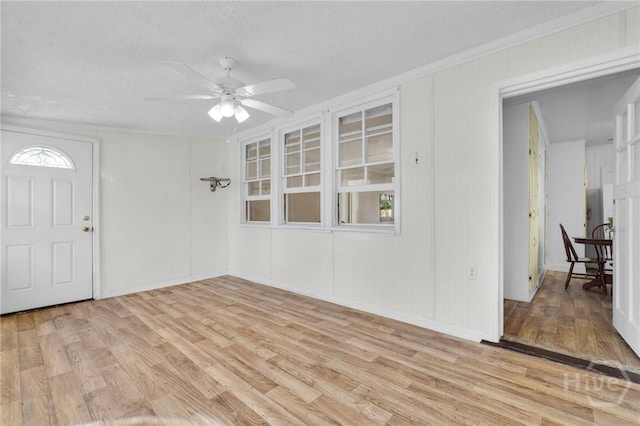 345 Magnolia St, Richmond Hill, GA 31324 - entryway featuring light wood finished floors, a ceiling fan, and a textured ceiling