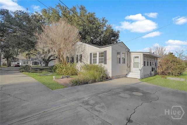 345 Magnolia St, Richmond Hill, GA 31324 - view of front of house with entry steps, concrete driveway, and a front yard