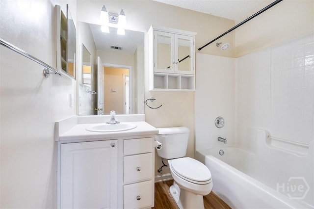 310 Tibet Ave Unit 52, Savannah, GA 31406 - bathroom featuring vanity, bathing tub / shower combination, and wood finished floors