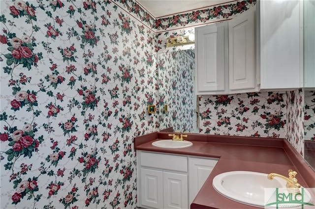 bathroom featuring large vanity