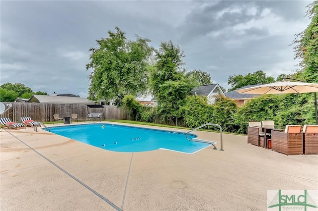 view of swimming pool featuring a patio