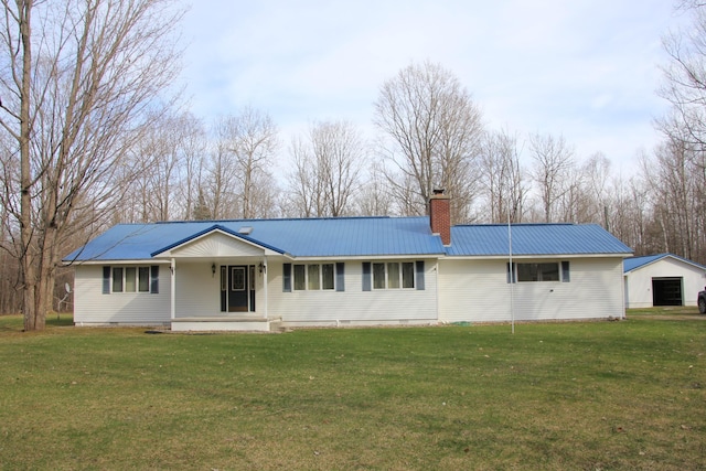 view of front facade featuring a front yard