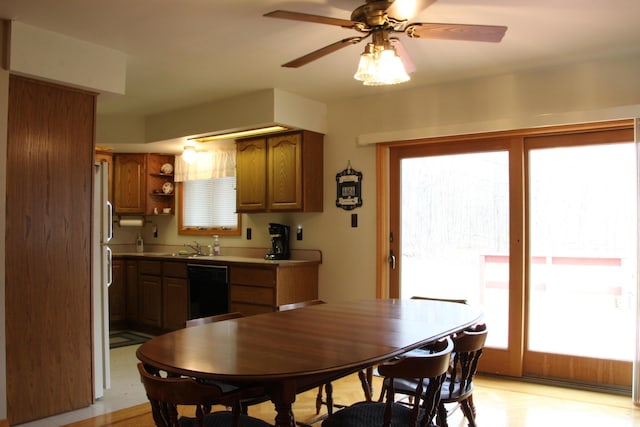 dining area with ceiling fan