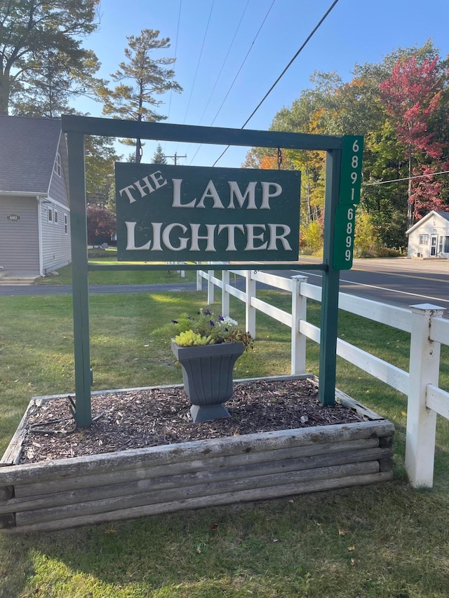 community sign featuring a lawn