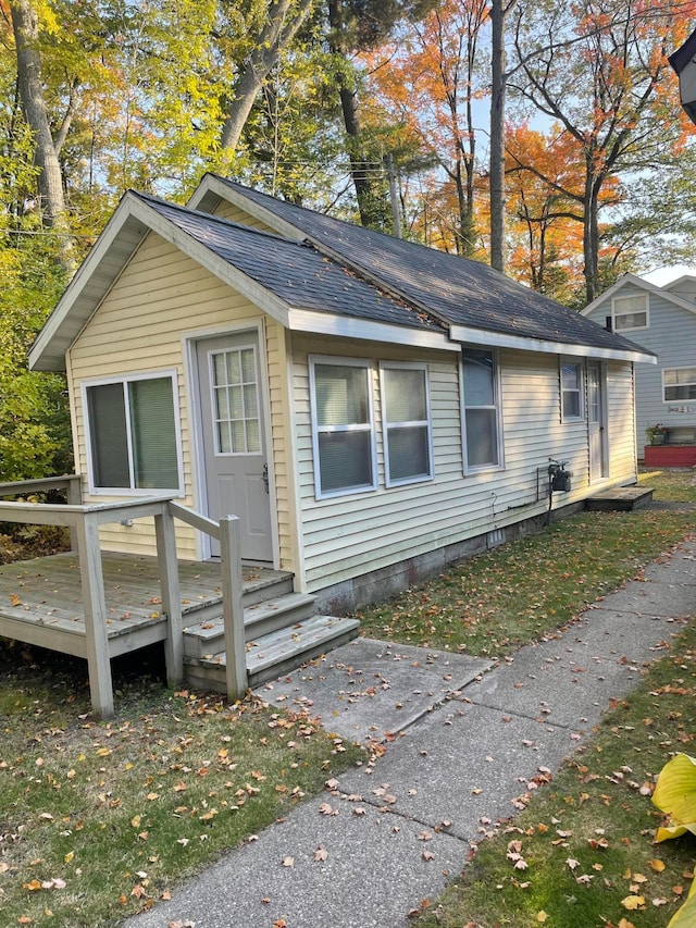 view of front of home featuring a wooden deck