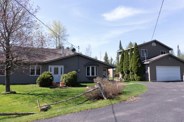 view of front facade featuring a front yard and a garage