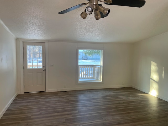 entryway featuring ceiling fan, dark hardwood / wood-style floors, and a textured ceiling