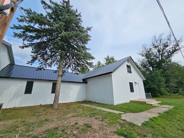 view of outbuilding featuring a lawn