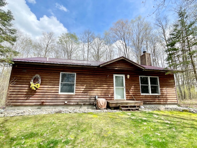 view of front facade featuring a front yard