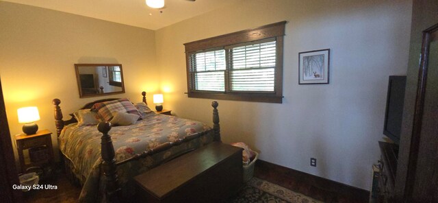 bedroom featuring ceiling fan