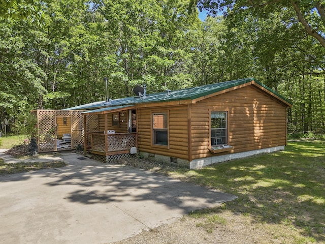 exterior space featuring a front lawn