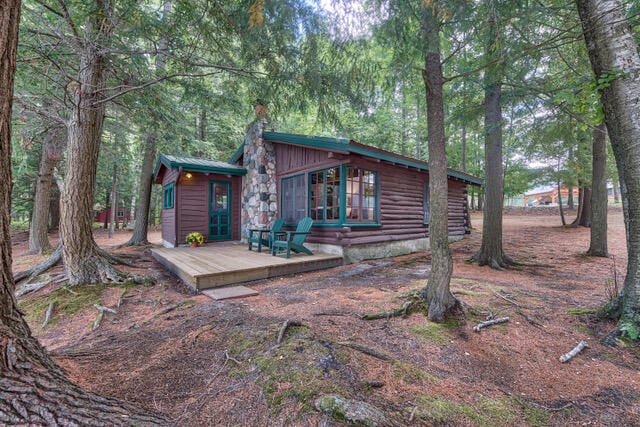 rear view of house featuring a wooden deck