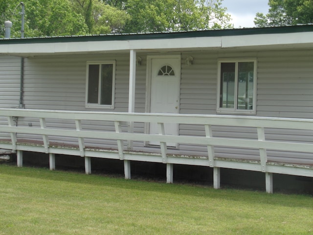 exterior space featuring a lawn