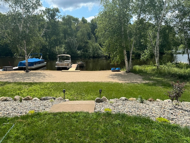 view of yard featuring a water view