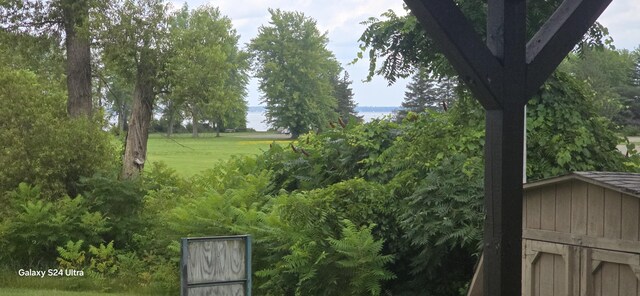 view of yard featuring a water view