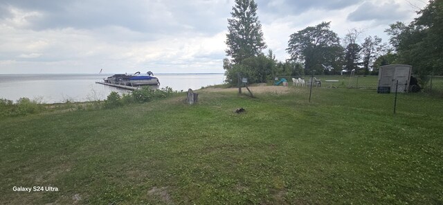 view of yard featuring a water view