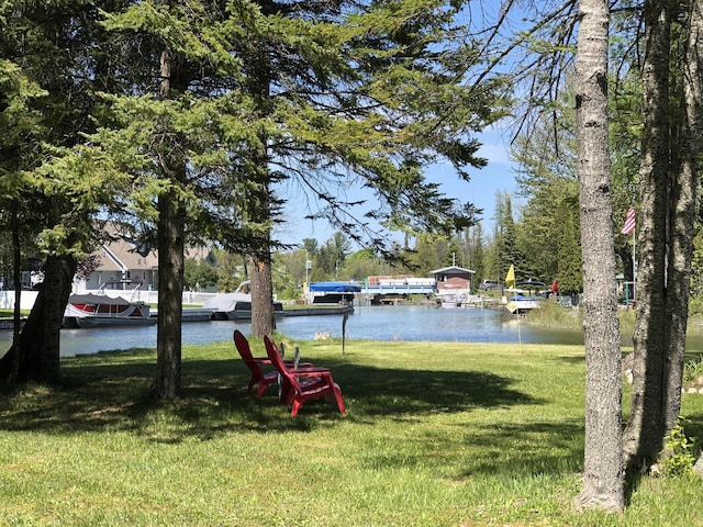 view of yard featuring a water view