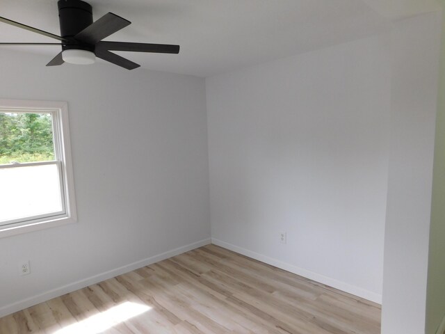 unfurnished room featuring light wood-type flooring and ceiling fan