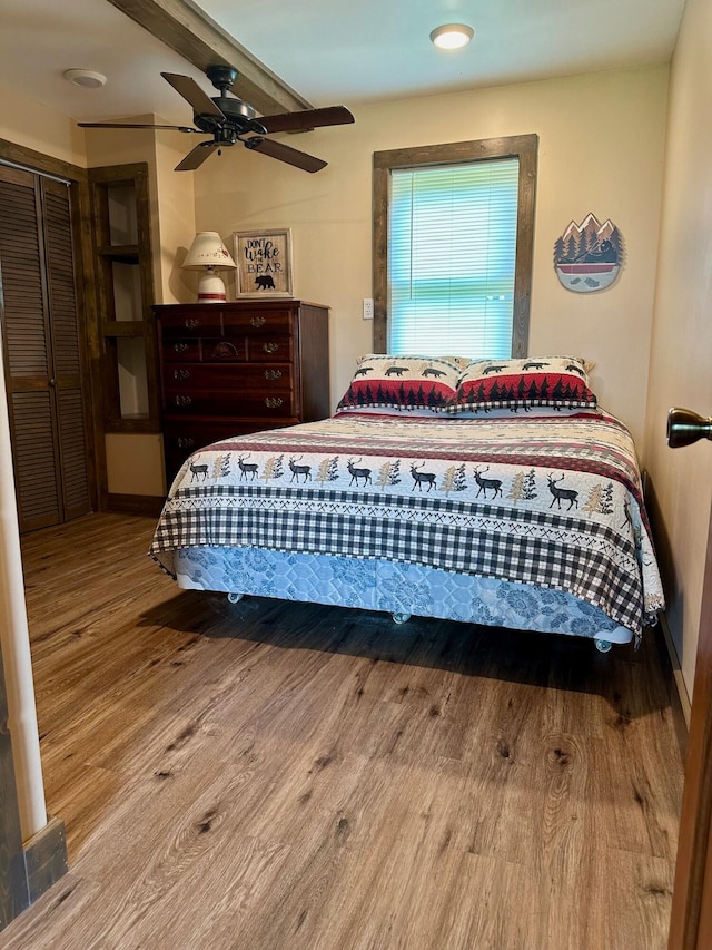 bedroom with a closet, ceiling fan, and hardwood / wood-style floors