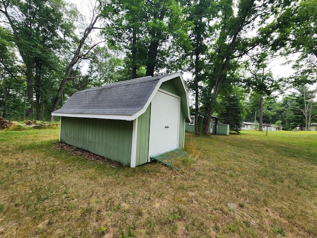 view of outbuilding featuring a yard