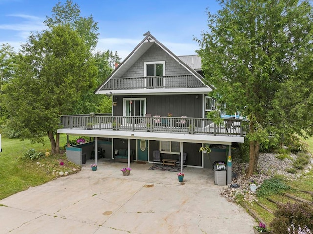 view of front of property featuring a deck