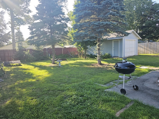 view of yard with a garage and an outdoor structure