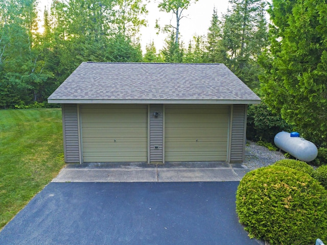 view of detached garage