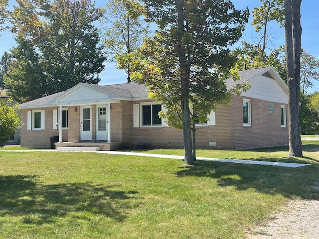 view of front of home featuring a front yard