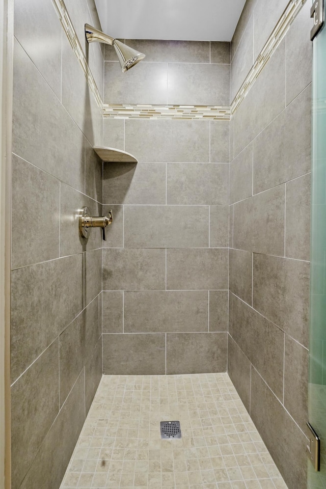 bathroom with a tile shower