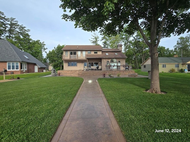 view of front of home featuring a front yard