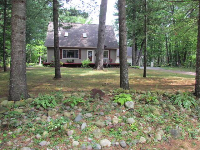 view of front of house with a front yard