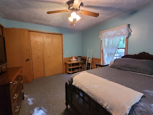 bedroom with ceiling fan, a textured ceiling, and a closet