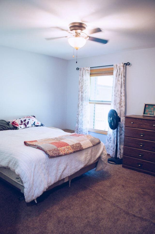 carpeted bedroom featuring ceiling fan