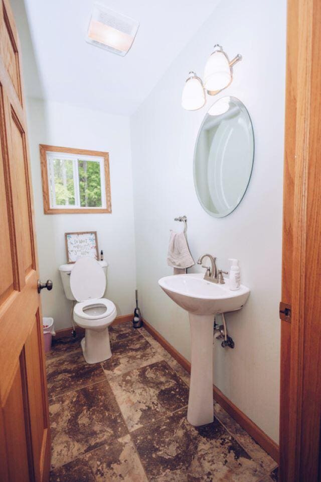 bathroom featuring toilet