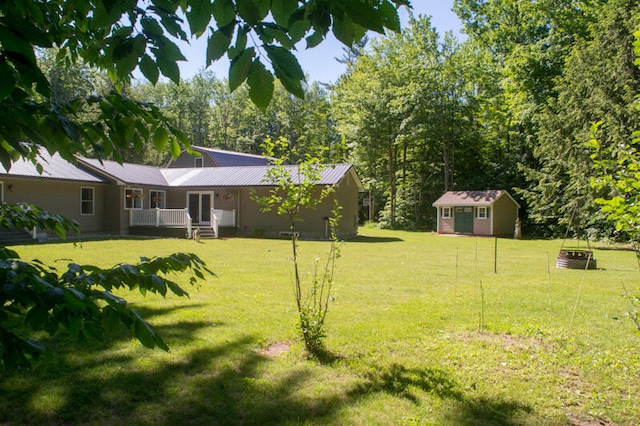 view of yard with a storage shed