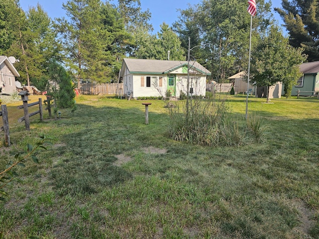 view of yard with a storage unit