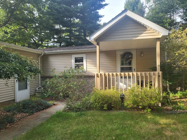 view of front of home with a front lawn and covered porch