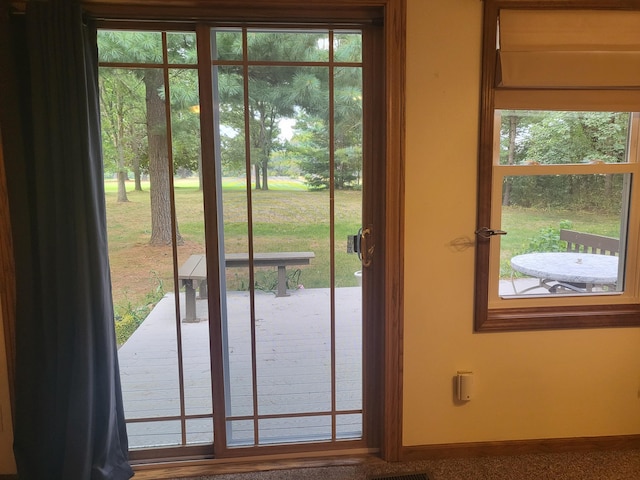 entryway featuring carpet