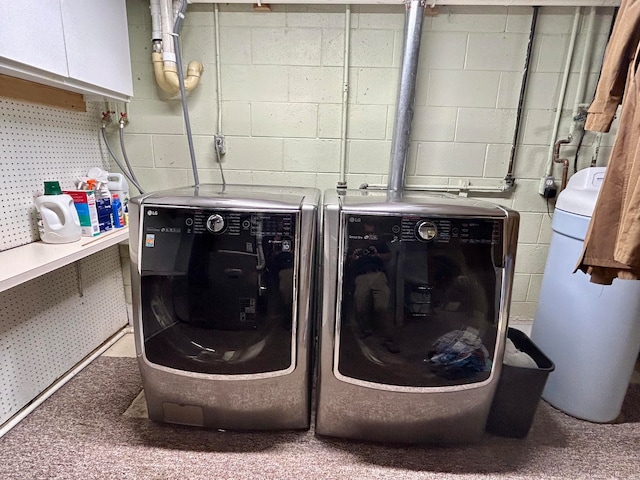 laundry area with cabinets and washer and clothes dryer