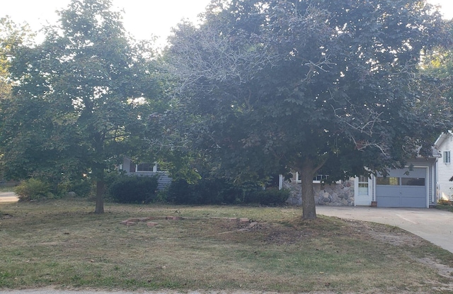 view of yard featuring a garage