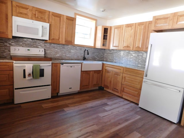 kitchen with white appliances, dark hardwood / wood-style floors, backsplash, and sink