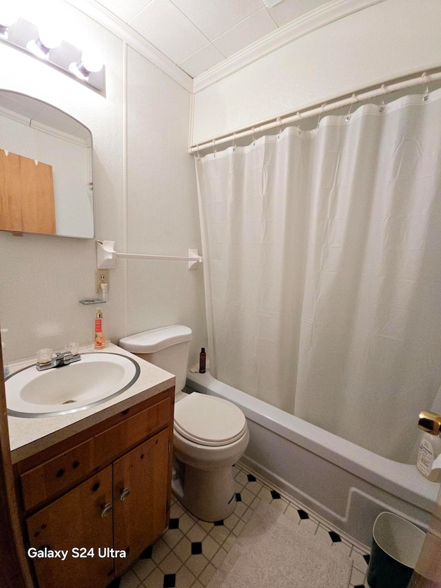 full bathroom featuring ornamental molding, shower / bathtub combination with curtain, vanity, and toilet