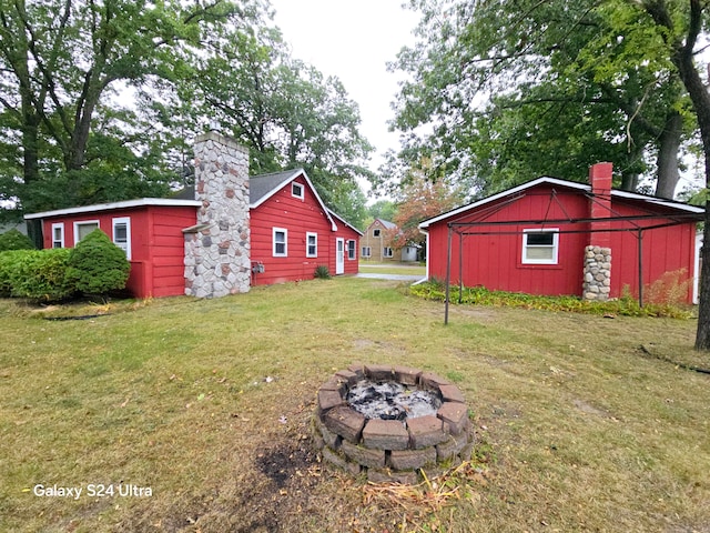 view of yard with a fire pit