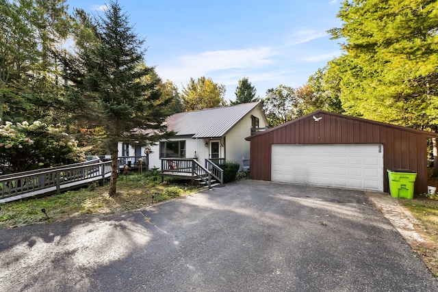 view of front of home featuring a porch and a garage