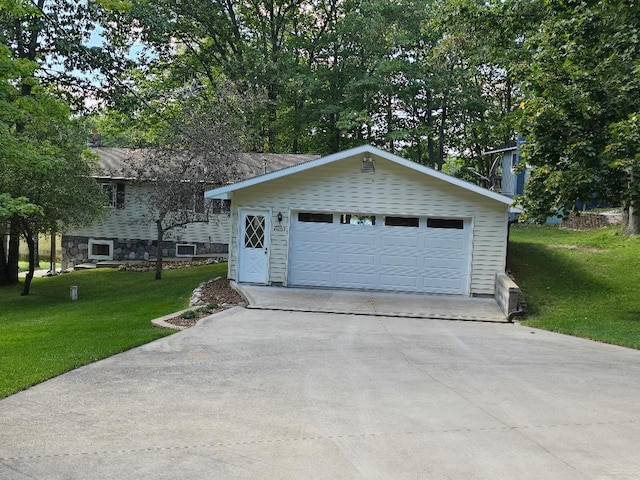 view of front of property featuring a front lawn and a garage