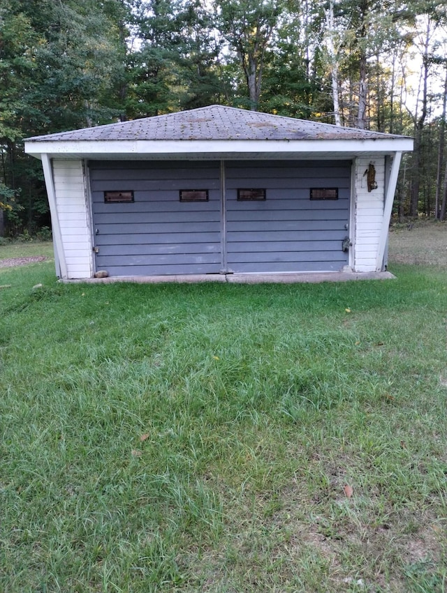 view of outdoor structure featuring a lawn