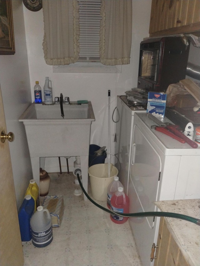 laundry room with cabinets and independent washer and dryer